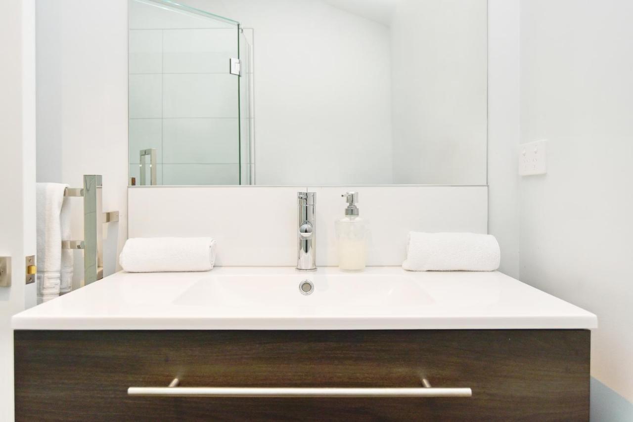 Salisbury Style - Modern City Apartment - Christchurch Holiday Homes Buitenkant foto